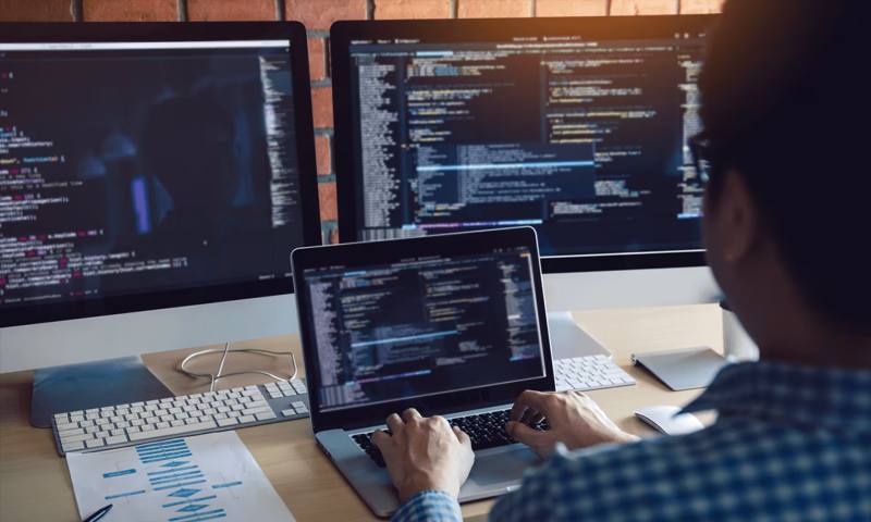 数据科学选型：R与Python如何赋能丹巴县网站建设？